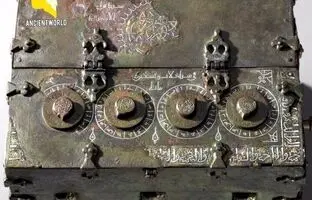 یک صندوق رمزدار عجیب از عصر سلجوقی منسوب به "محمد بن حمید اصفهانی"