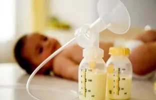 شیر دوشیده مادر چند ساعت می ماند ؟ ؛ نحوه صحیح دوشیدن و شرایط نگهداری شیر مادر