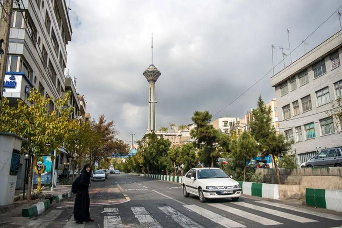 نصب بنر در تهران برای قبول سرپرستی مردم لبنان