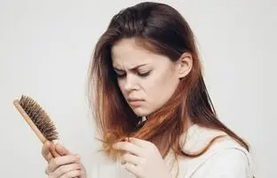 کدام ویتامین‌ها از ریزش مو جلوگیری می‌کنند؟ 