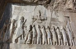 همسفر با داریوش به قتلگاه گئوماتای مغ در بیستون؛ گزارشی به خدایان