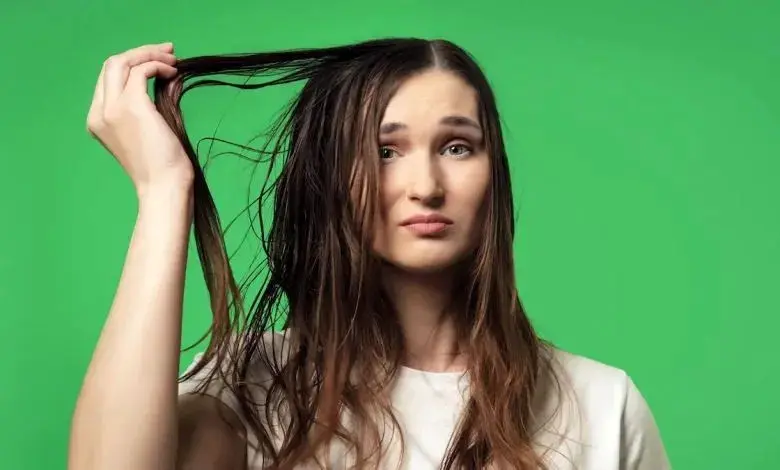  علت چرب به نظر رسیدن موها بعد از حمام چیست؟