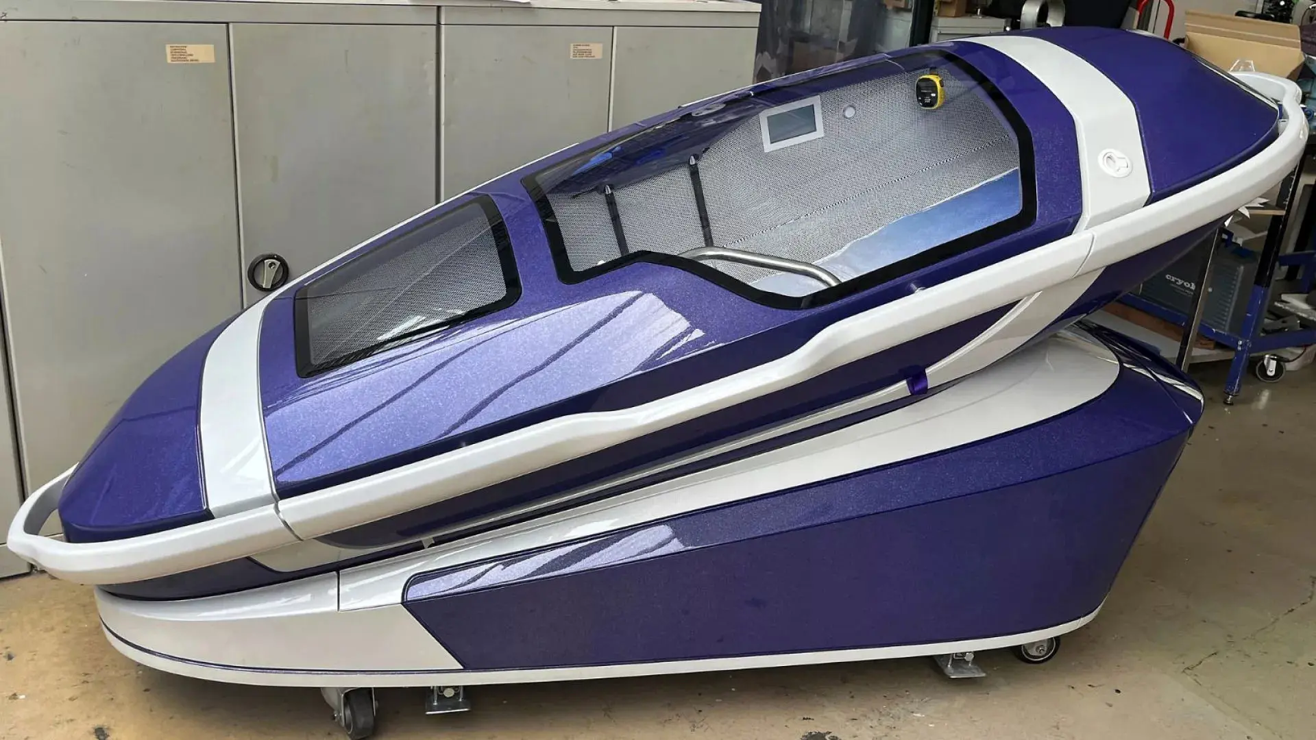 اولین مرگ خودخواسته با دستگاه «کپسول مرگ» / پلیس سوئیس چند نفر را بازداشت کرد 