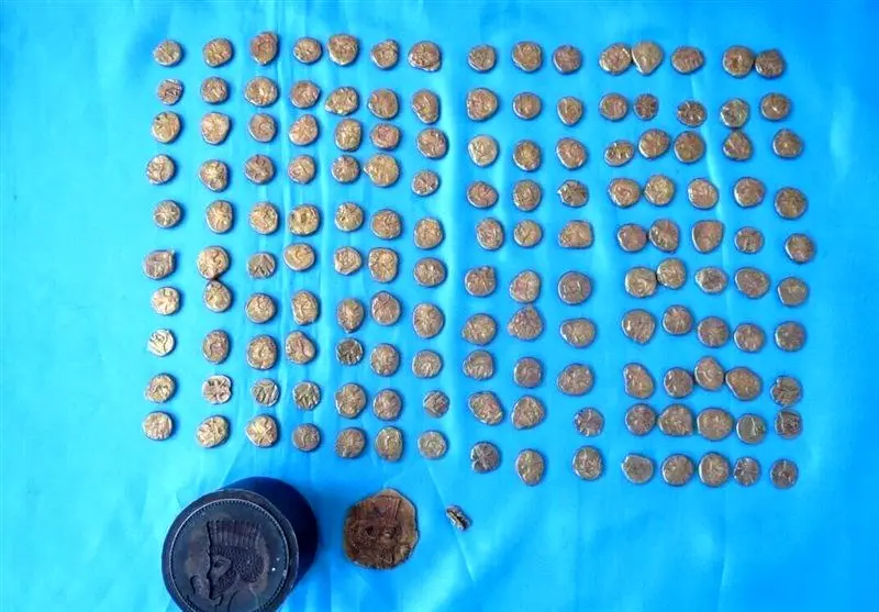  کشف ۳۸۴ سکه تقلبی و تاریخی در ‌سوادکوه 