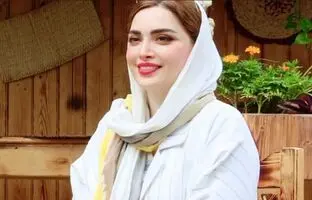 پاپاراتزی ایرانی,؛ ترسیدن بهنوش طباطبایی از پیرمردِ موبایل به دست در نمایشگاه کتاب!  + ویدئو