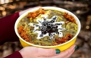 طرز تهیه آش رشته + رازهای درست کردن پیاز داغ ترد و طلایی