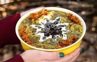 طرز تهیه آش رشته + رازهای درست کردن پیاز داغ ترد و طلایی