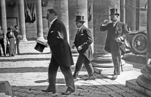 متن کامل وصیت‌نامه احمدشاه قاجار؛ از مقرری صیغه‌ای‌ها تا تعیین جای زندگی فرزندان