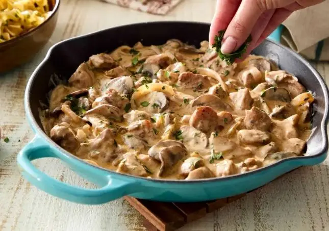  طرز تهیه خوراک مرغ روسی؛ خوشمزه و لذیذ 