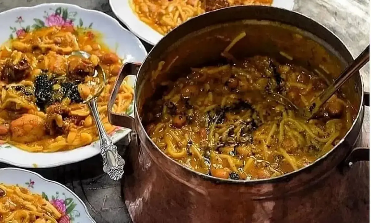 طرز تهیه آش زردآلو خوشمزه و جاافتاده