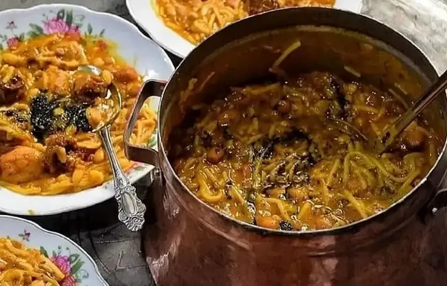 طرز تهیه آش زردآلو خوشمزه و جاافتاده