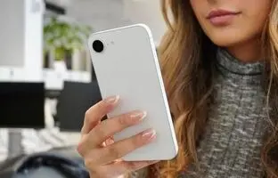 اپل با iOS ۱۹ عمر باتری آیفون را به شکل چشمگیری افزایش می‌دهد