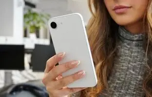 اپل با iOS ۱۹ عمر باتری آیفون را به شکل چشمگیری افزایش می‌دهد