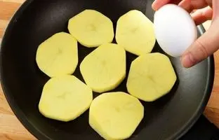 خوشمزه بپزید؛ نحوه درست کردن 5 غذای ساده با سیب زمینی + ویدئو