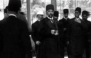  سفر به عصر قاجار؛ «عکس ما است، وقتی که آب می‌خوریم»! + عکس