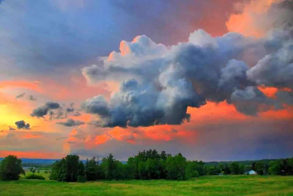 این ابر عجیب در آسمان نشانه چیست؟ + عکس