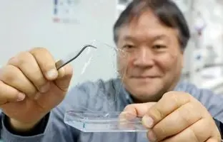 اختراع عجیب دانشمندان ژاپنی: پلاستیکی که در آب غیب می‌شود!