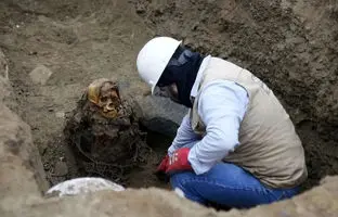 کشف مومیایی ۱۰۰۰ ساله با موی قهوه‌ای تیره + ویدئو