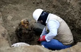 کشف مومیایی ۱۰۰۰ ساله با موی قهوه‌ای تیره + ویدئو