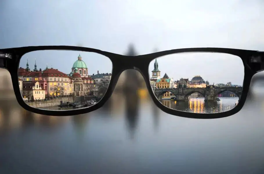 مطالعه جدید: حدود ۴۰ درصد از جوانان ظاهراً تا سال ۲۰۵۰ مبتلا به نزدیک‌بینی می‌شوند