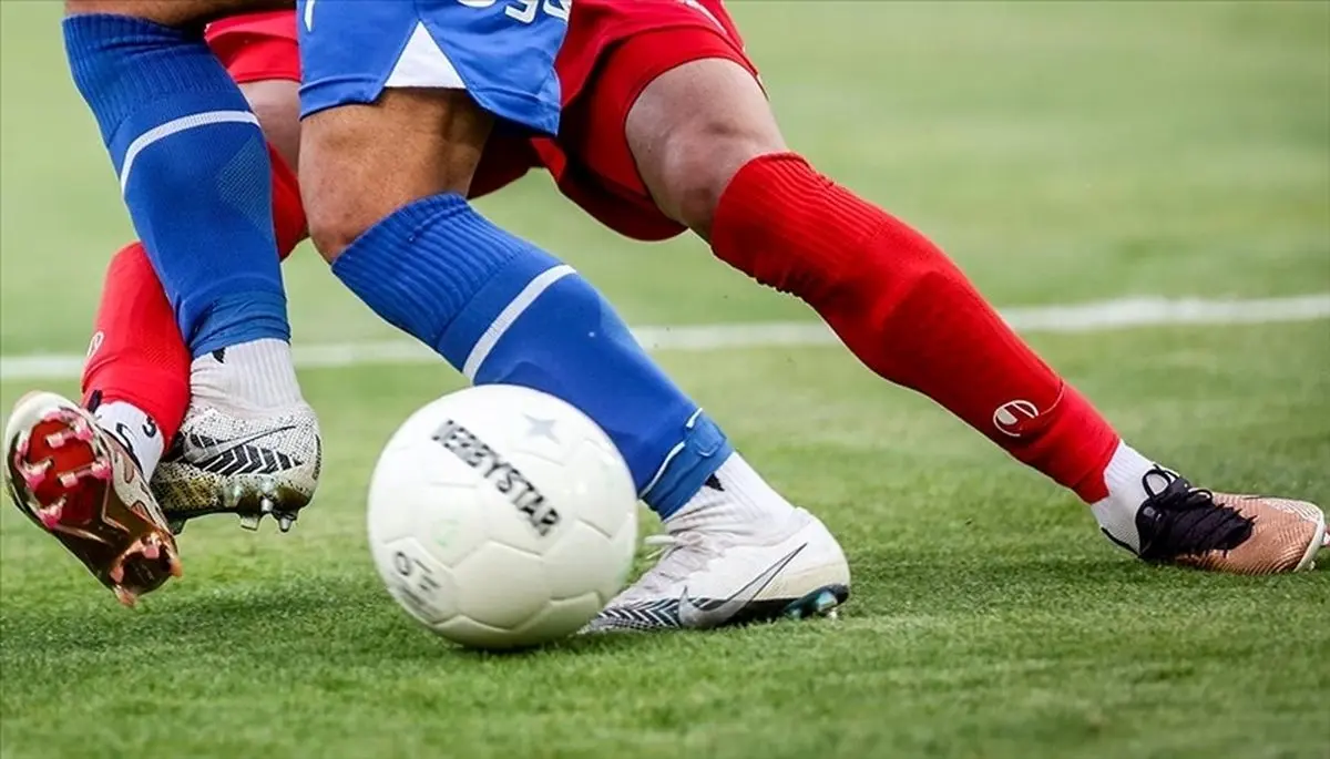 شب یلدا ساعت ۴ مسابقه لیگ برتر را تغییر داد؛ استقلال و پرسپولیس جلو افتادند
