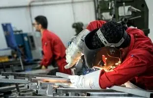
دستمزد کارگران برای سال ۱۴۰۴ چقدر بالا می‌رود؛ ۷۰ درصد یا ۴۰ درصد؟

