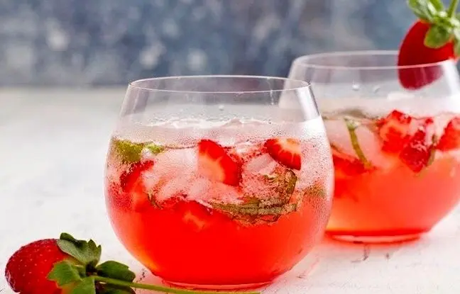 شربت توت فرنگی؛ نوشیدنی خنک و خوشمزه تابستانی