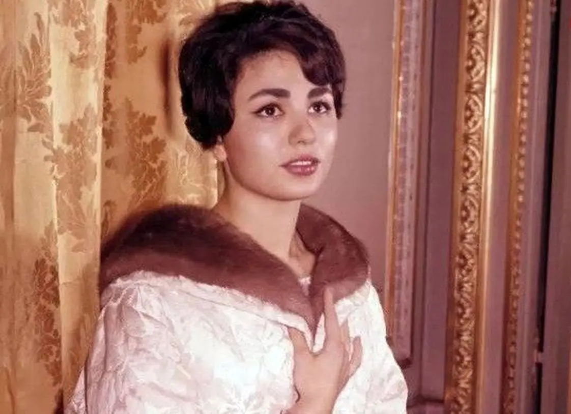 عکس قدیمی؛ «فرح» 19 ساله در اتاق دانشجویی‌اش در پاریس؛ سال 1336 