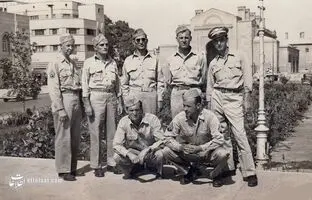 عکس یادگاری سربازان آمریکایی در میدان بهارستان!