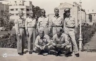 عکس یادگاری سربازان آمریکایی در میدان بهارستان!