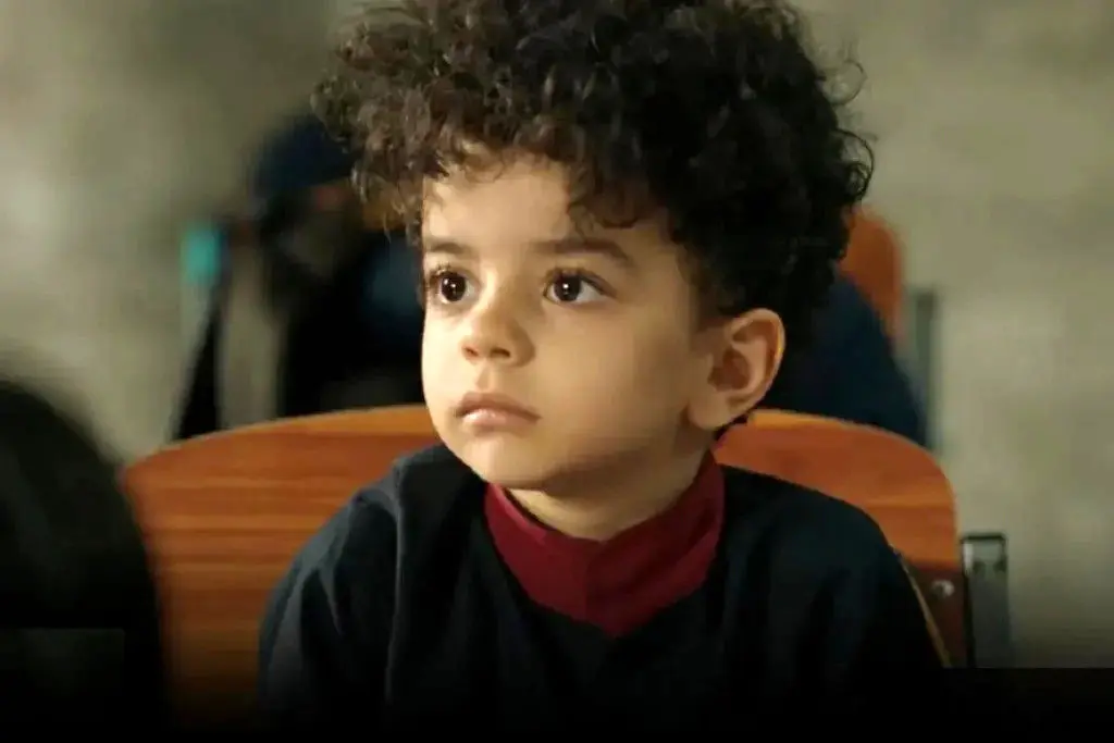 شاهکار خوانندگی مهدیار کلائی در حضور ستاره های سریال پایتخت + ویدئو