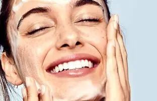 راز پوست شفاف و روشن؛ با این 5 شوینده پوستت رو چند درجه روشن‌تر کن!