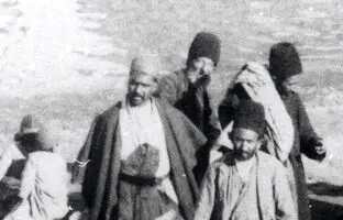  سفر به ایران قدیم؛ انارفروش دوره‌گرد قاجاری و الاغش در میدان ارگ + تصویر