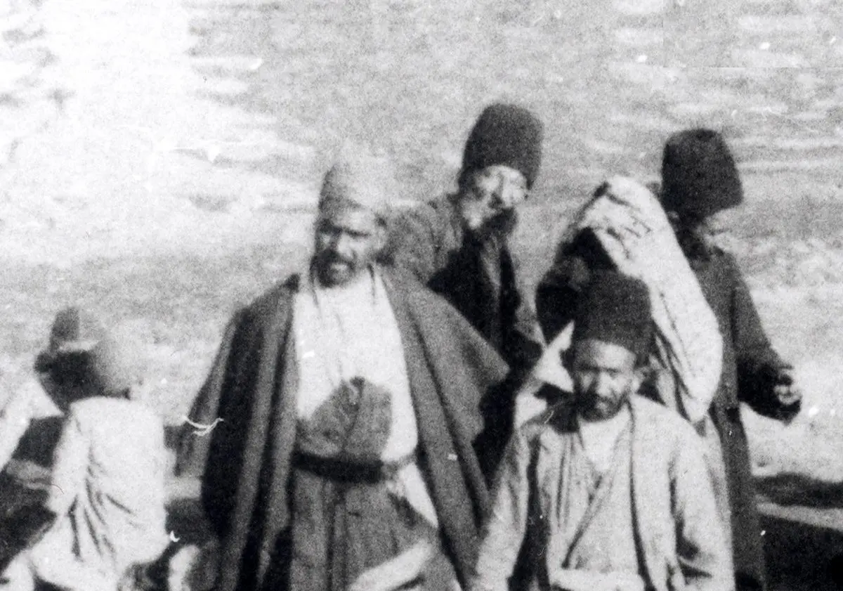  سفر به ایران قدیم؛ انارفروش دوره‌گرد قاجاری و الاغش در میدان ارگ + تصویر