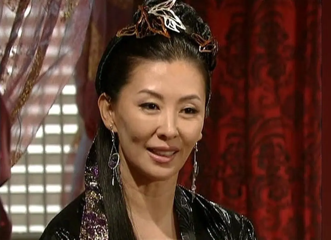  عکس‌های تازۀ «ملکه جاشیل» 15 سال بعد از سریال «جومونگ 3» در 64 سالگی + تصاویر