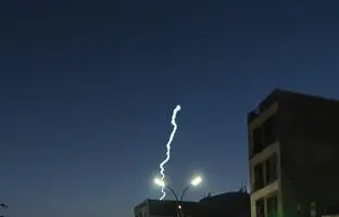 ماجرای مشاهده یک شی نورانی عجیب در شهرهای مختلف کشور چیست + ویدئو