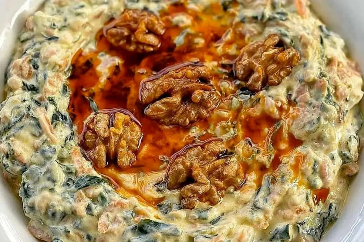 خوشمزه بپزید؛ طرز تهیه بورانی اسفناج و هویج؛ یک چاشنی خوشمزه 