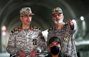 سفر در زمان؛ «سرلشکر باقری در حال گریه کنار پیکر سردار سلیمانی»؛ سال 98 