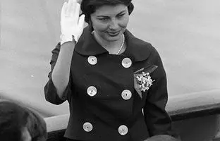 قســمت‌هایی از کتاب کاخ تنهایی، خاطرات ثریا اسفندیاری