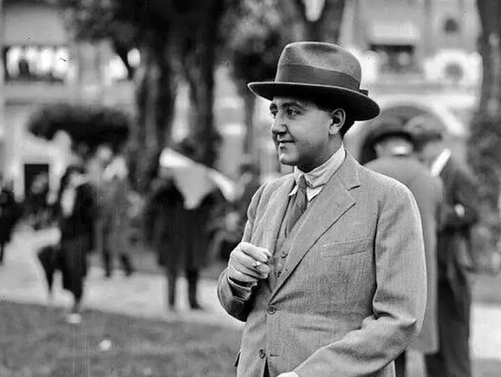 تصویری از احمد شاه وقتی دانش‌آموز بود