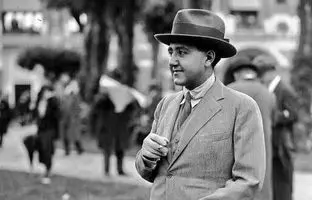 تصویری از احمد شاه وقتی دانش‌آموز بود