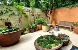 ایده‌هایی زیبا برای داشتن باغچه‌ای خانگی برای هر بودجه و اندازه‌ای