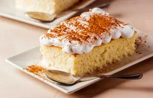 خوشمزه بپزید؛ طرز تهیه کیک سه شیر ساده کافی شاپی