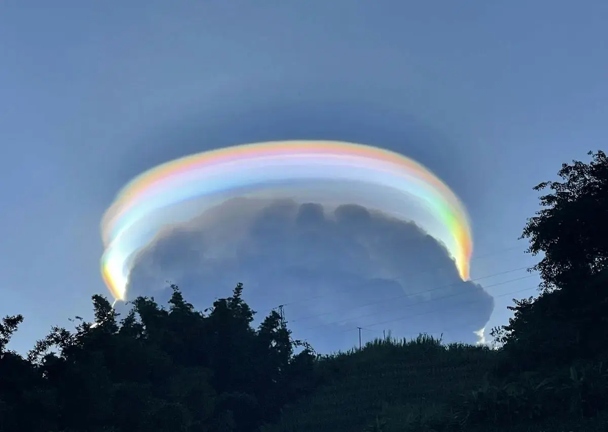 وقوع پدیده نادر ابر رنگین‌تاب در تایلند + ویدئو