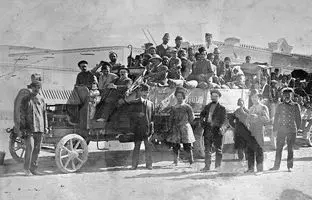 ظاهر عجیب اولین کامیون وارد شده به ایران در زمان قاجار + عکس