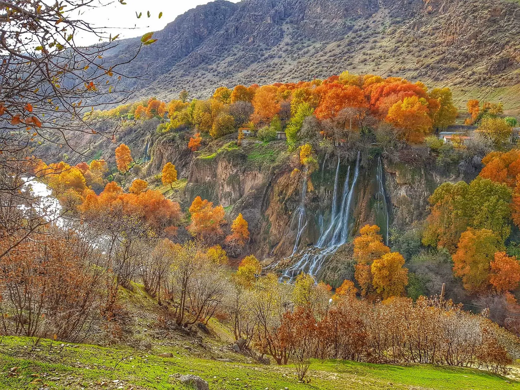 پاییز زودرس در لرستان: جاهایی که شهریور ماه رنگ عوض می‌کنند