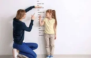 رشد قدی کودک با هورمون رشد موثر است؟/ زمان مناسب برای مداخله درمانی رشد قدی