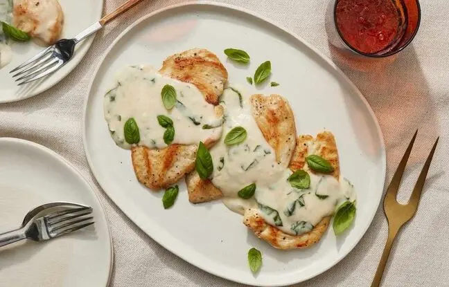 طرز تهیه فیله مرغ با سس سیر
