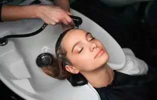 سندرم سکته در سالن زیبایی؛ شستشوی موی سر در آرایشگاه می‌تواند خطرناک باشد
