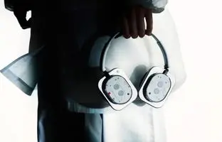 ناتینگ هدفون ۱ با ظاهر خاص و دکمه‌های فیزیکی معرفی شد